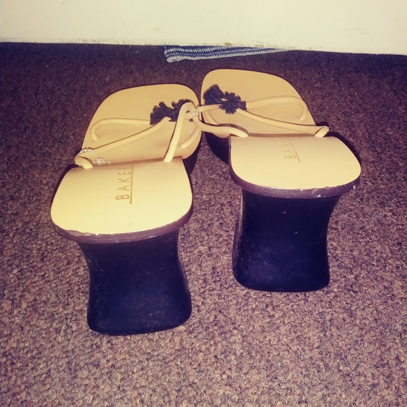 Shoes - Picture 2 of 6